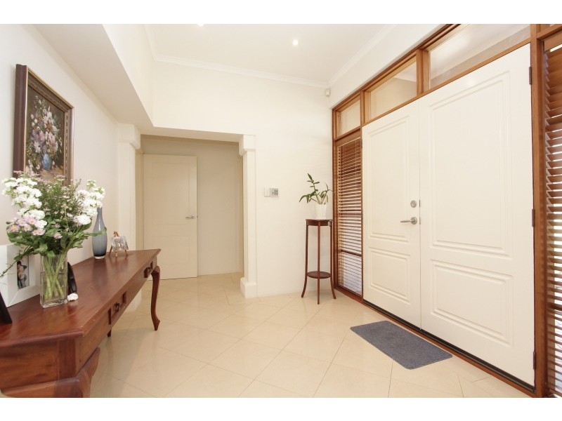 11 Hogg Avenue, Salter Point WA 6152