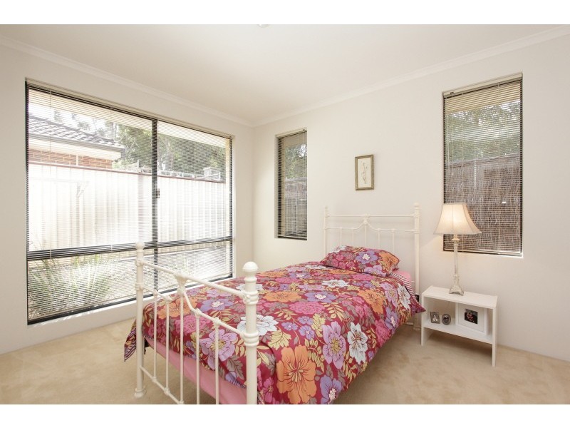 11 Hogg Avenue, Salter Point WA 6152