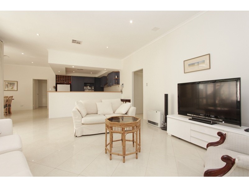 11 Hogg Avenue, Salter Point WA 6152