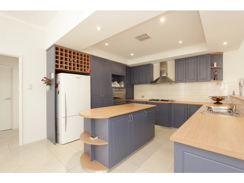 11 Hogg Avenue, Salter Point WA 6152