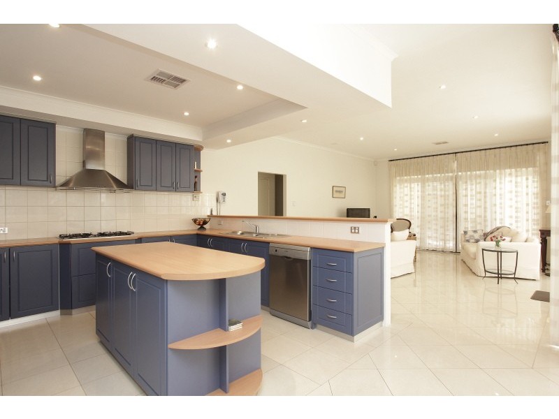 11 Hogg Avenue, Salter Point WA 6152