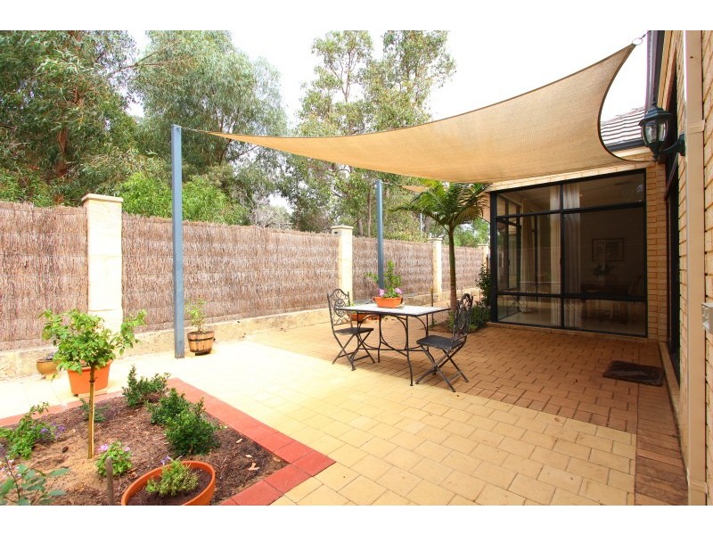 11 Hogg Avenue, Salter Point WA 6152