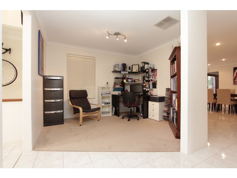 15 Galaxy Way, Carlisle WA 6101
