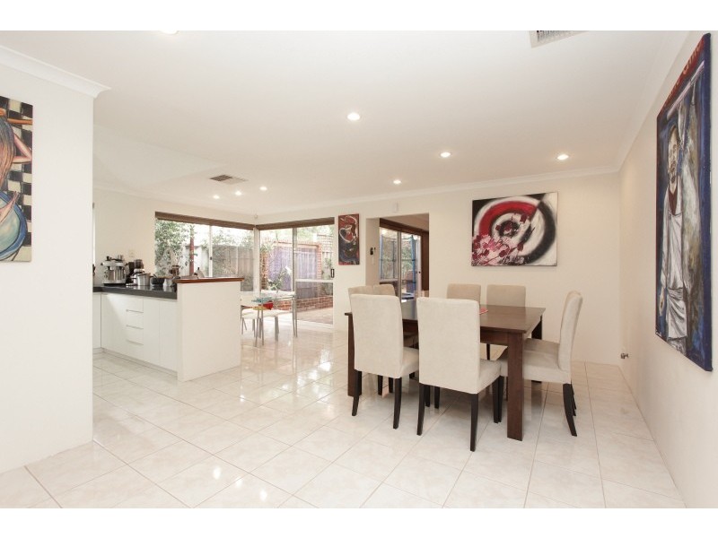 15 Galaxy Way, Carlisle WA 6101