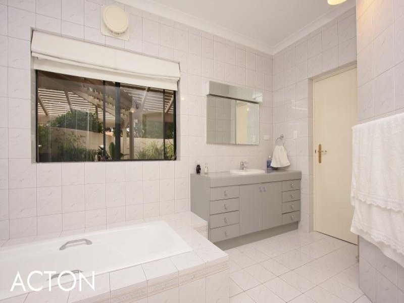 18 Rookwood Street, Mount Pleasant WA 6153