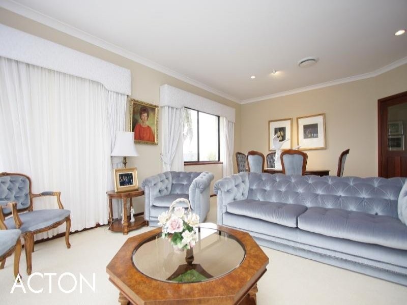 18 Rookwood Street, Mount Pleasant WA 6153