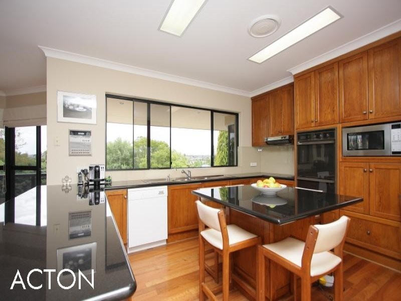 18 Rookwood Street, Mount Pleasant WA 6153