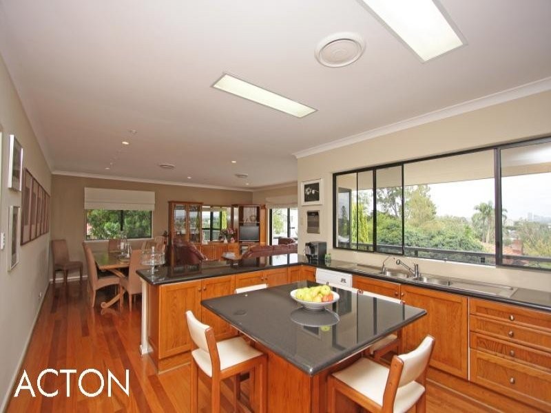 18 Rookwood Street, Mount Pleasant WA 6153