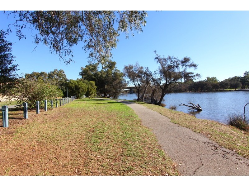 8 Waterview Parade, Ascot WA 6104