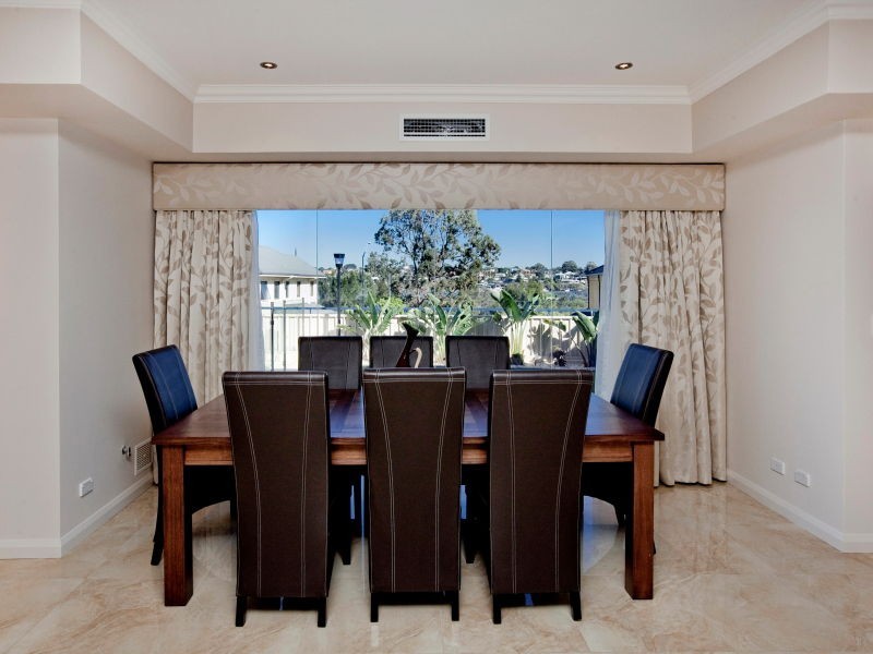 24 Crossman Pass, Salter Point WA 6152