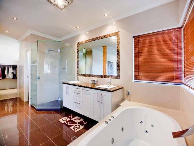 24 Crossman Pass, Salter Point WA 6152