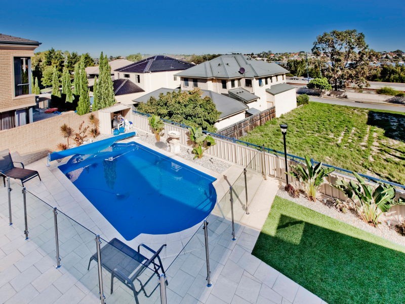 24 Crossman Pass, Salter Point WA 6152