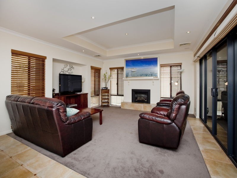 34 Roebuck Drive, Salter Point WA 6152