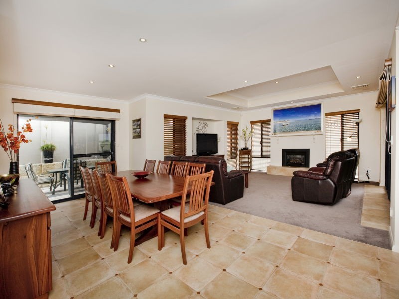 34 Roebuck Drive, Salter Point WA 6152