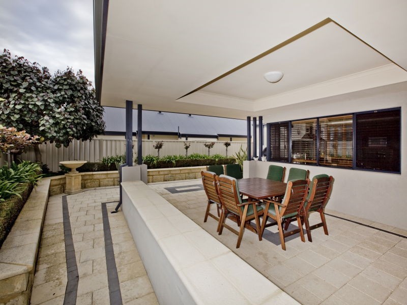 34 Roebuck Drive, Salter Point WA 6152