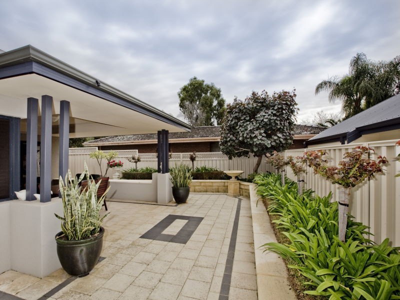 34 Roebuck Drive, Salter Point WA 6152