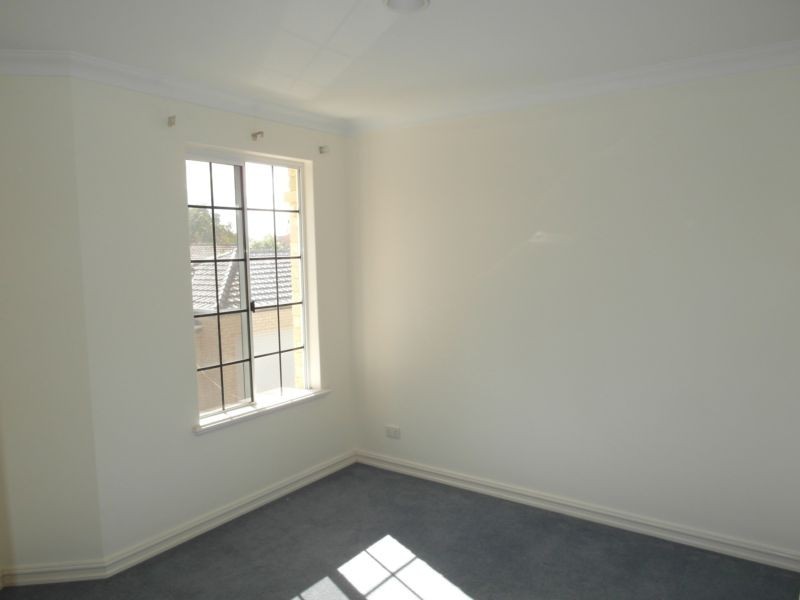 2/3 Hazel Street, Como WA 6152