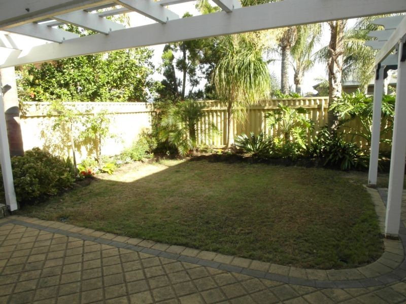 2/3 Hazel Street, Como WA 6152