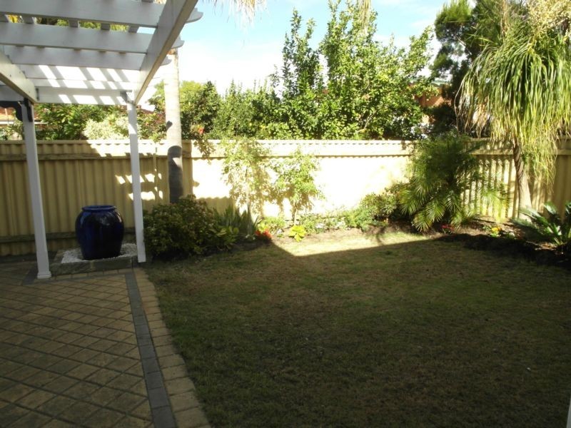 2/3 Hazel Street, Como WA 6152