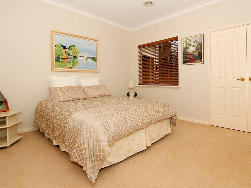 13 McNess Glade, Salter Point WA 6152