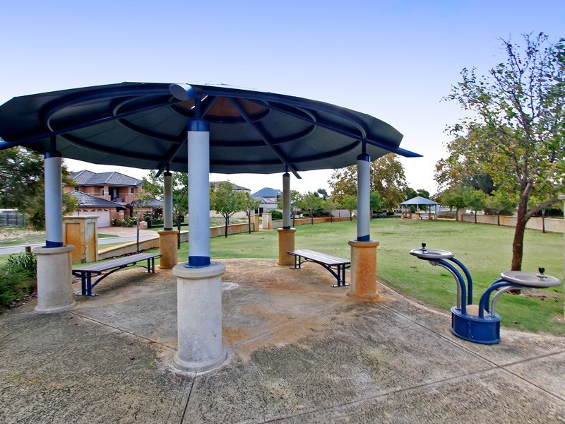 13 McNess Glade, Salter Point WA 6152