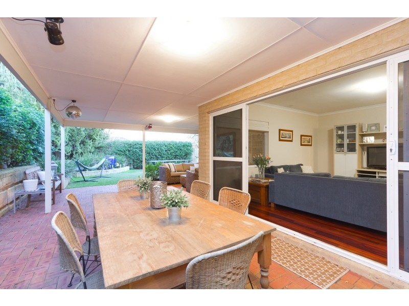 18 Salisbury Street, St James WA 6102