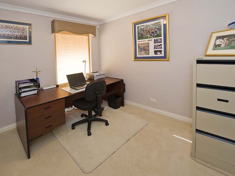 9 Hogg Avenue, Salter Point WA 6152