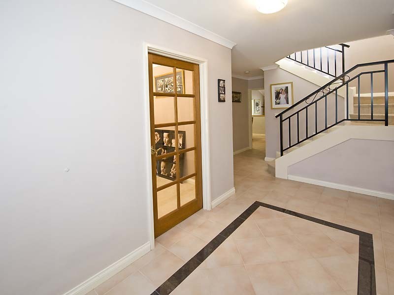 9 Hogg Avenue, Salter Point WA 6152