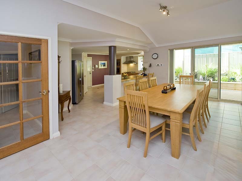 9 Hogg Avenue, Salter Point WA 6152