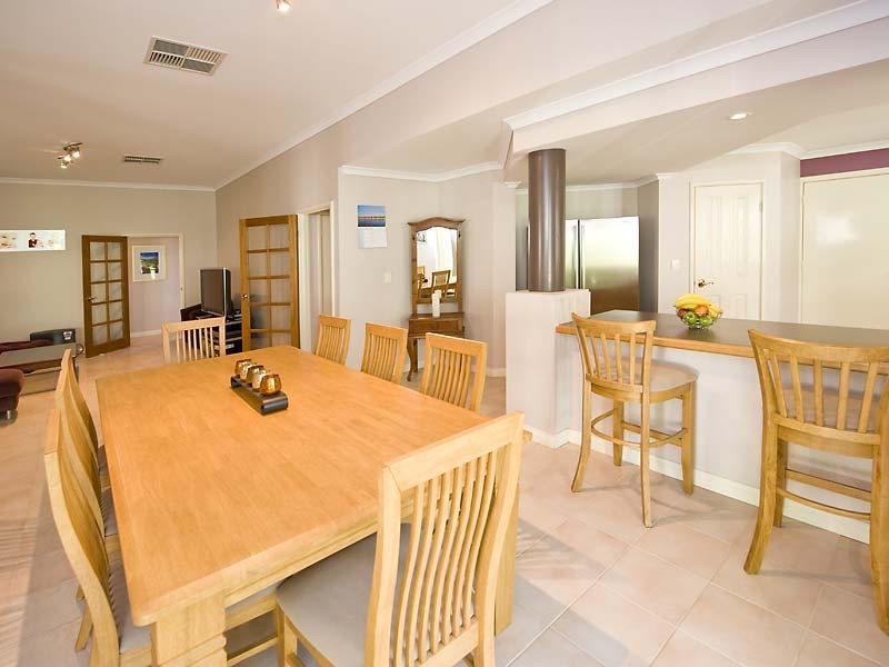 9 Hogg Avenue, Salter Point WA 6152