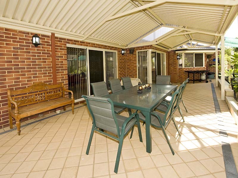 9 Hogg Avenue, Salter Point WA 6152