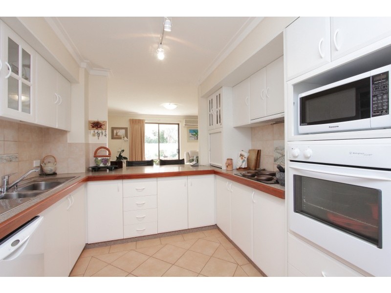 8/41 Robert Street, Como WA 6152