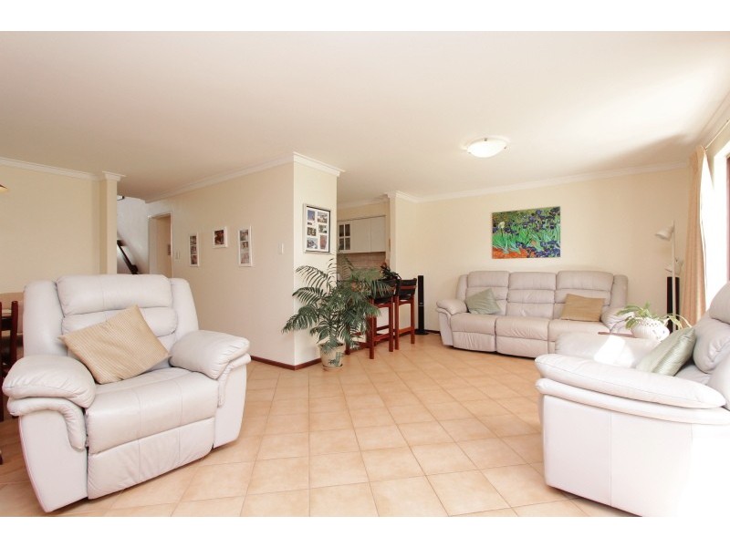 8/41 Robert Street, Como WA 6152