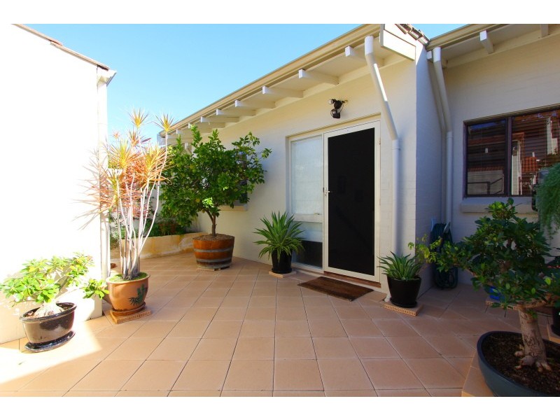 8/41 Robert Street, Como WA 6152