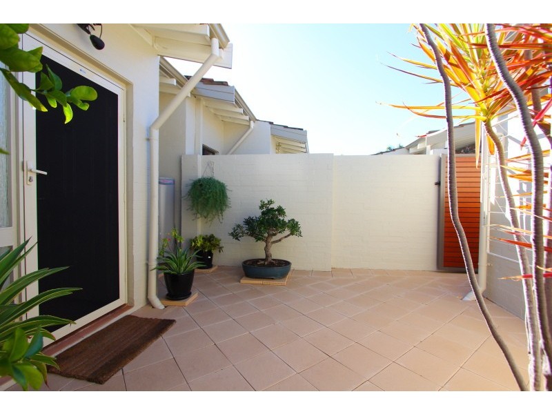 8/41 Robert Street, Como WA 6152