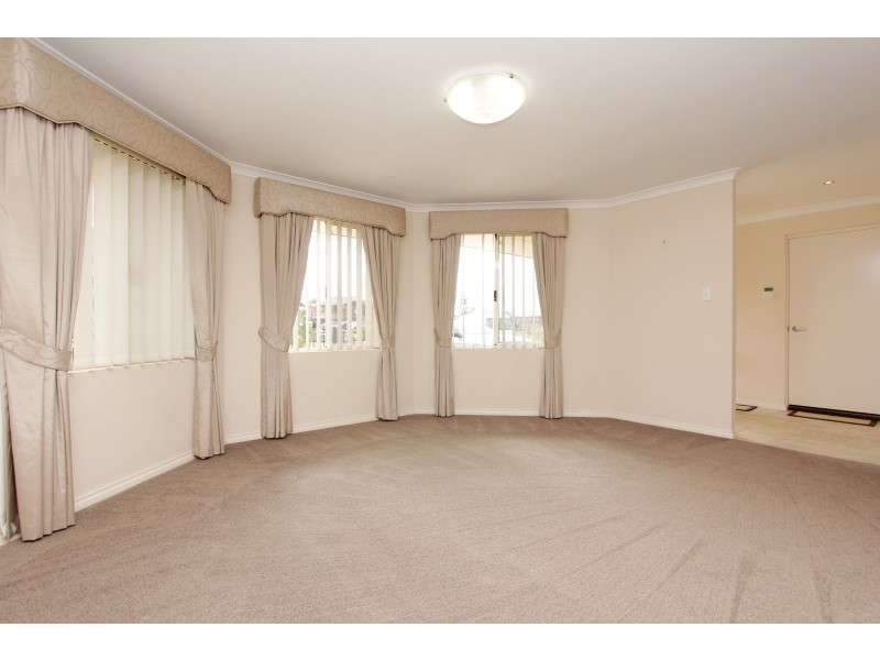 1/61 Canna Drive, Canning Vale WA 6155