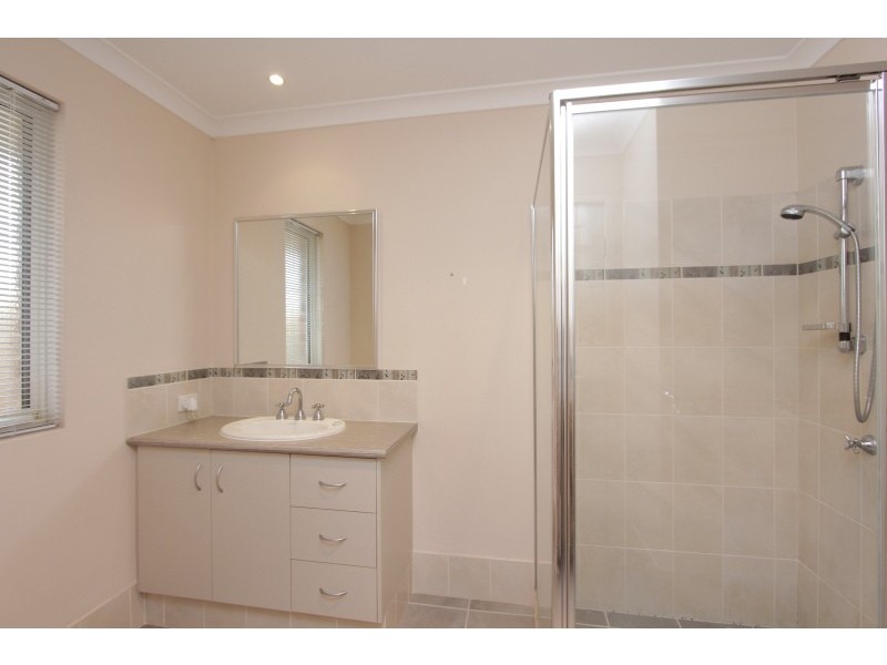 1/61 Canna Drive, Canning Vale WA 6155