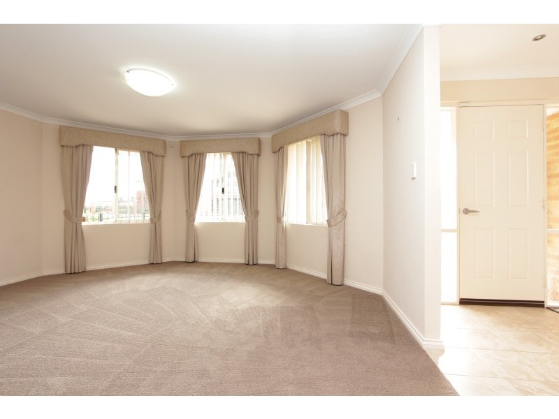 1/61 Canna Drive, Canning Vale WA 6155