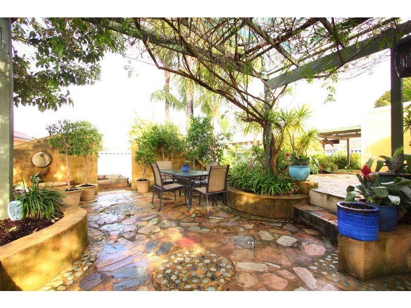 12A Walpole Street, St James WA 6102