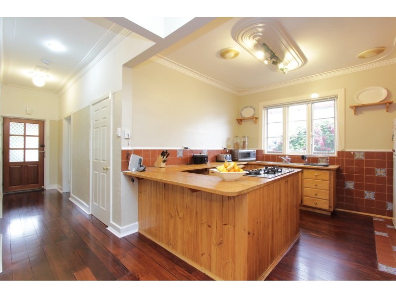 12A Walpole Street, St James WA 6102