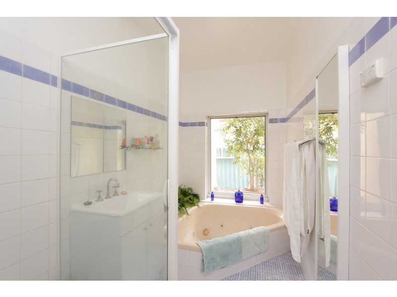 12A Walpole Street, St James WA 6102