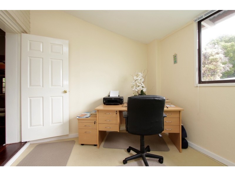 12A Walpole Street, St James WA 6102