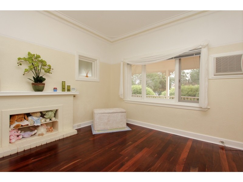 12A Walpole Street, St James WA 6102