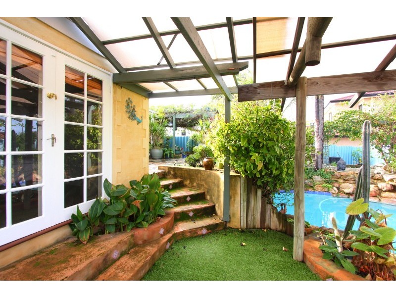 12A Walpole Street, St James WA 6102