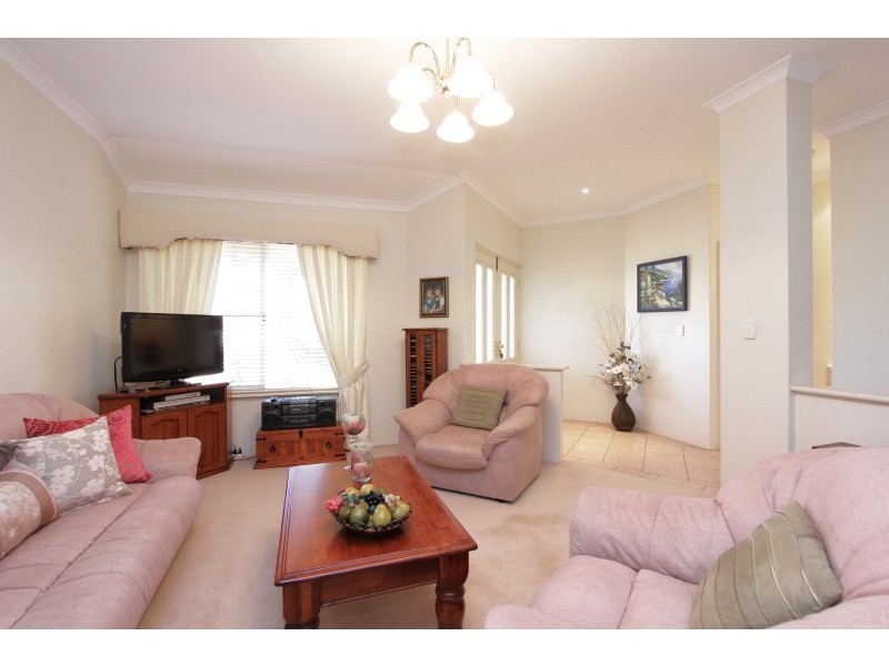 16 Frampton Crescent, Canning Vale WA 6155