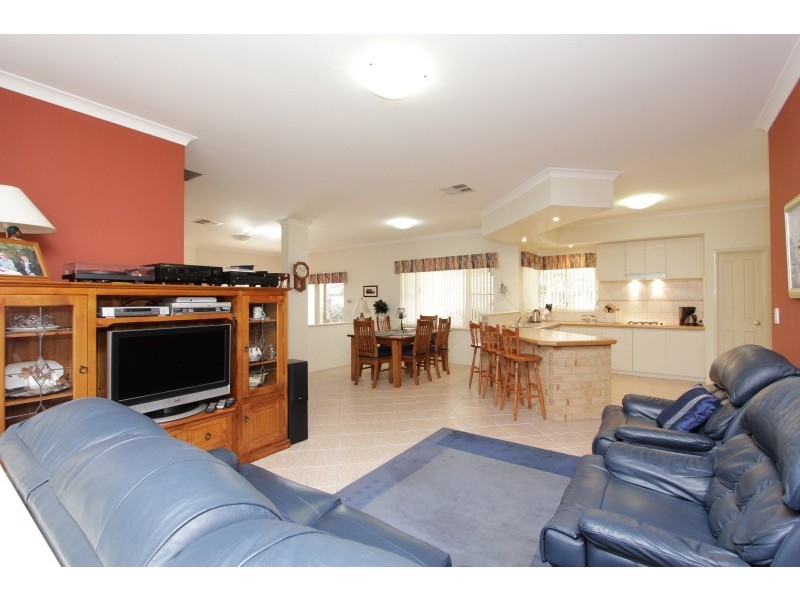 16 Frampton Crescent, Canning Vale WA 6155