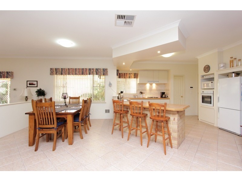 16 Frampton Crescent, Canning Vale WA 6155