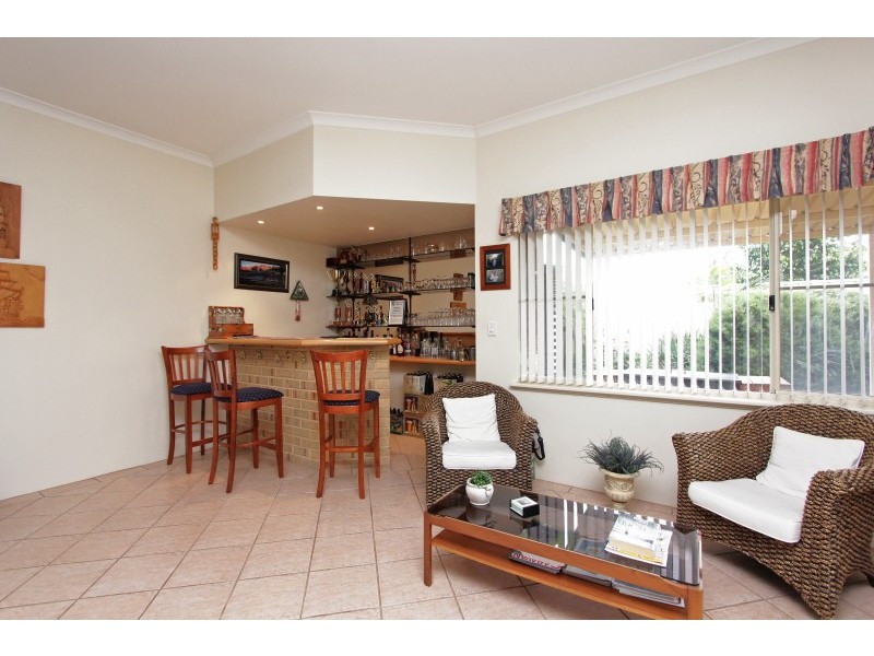 16 Frampton Crescent, Canning Vale WA 6155