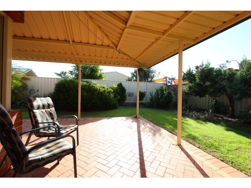 16 Frampton Crescent, Canning Vale WA 6155