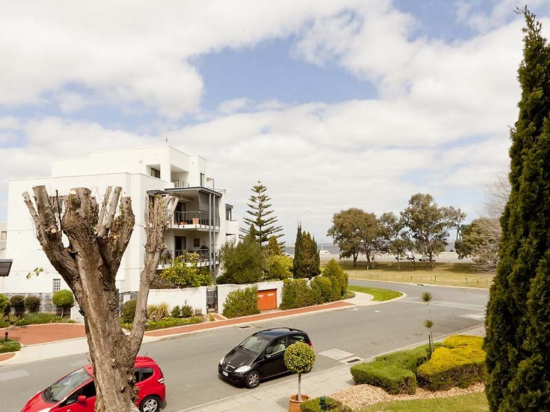 8/2 Stirling Street, South Perth WA 6151